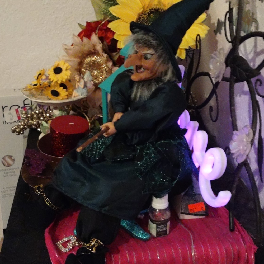Halloween Witch - Picture 2 of 3